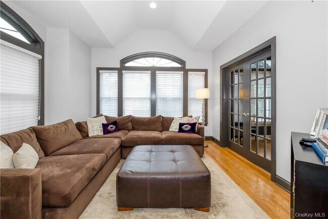 Foto del edificio - 7 Hopkins Ln