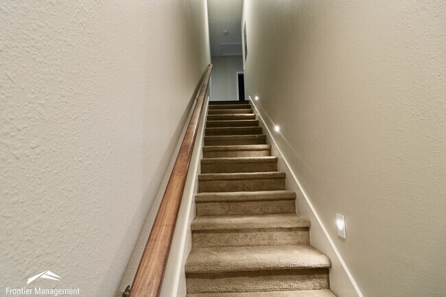 Building Photo - 1222 Bertrand St