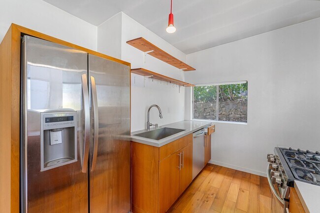 Foto del edificio - 2262 Duane St