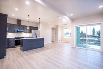 Building Photo - 8146 W Boekel Rd