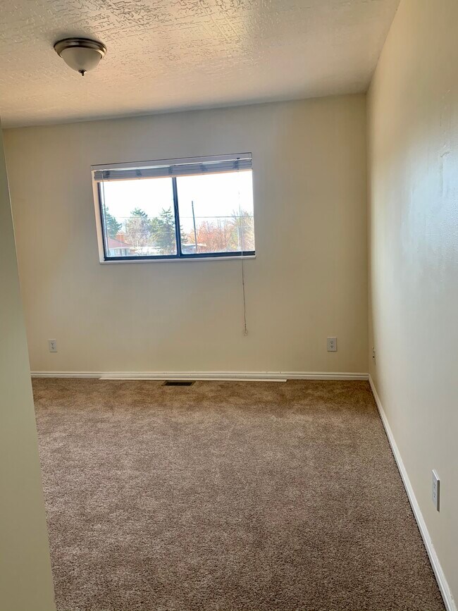 Building Photo - 5175 S 900 E