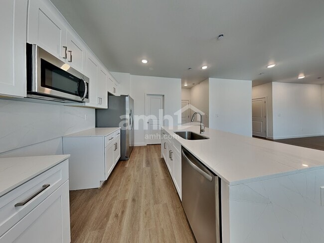 Building Photo - 9740 W Parkway Dr