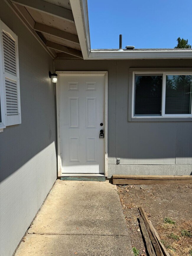 Photo - 3 bedroom 1.5 bathroom duplex House