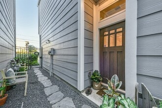Building Photo - 3222 Gillespie St