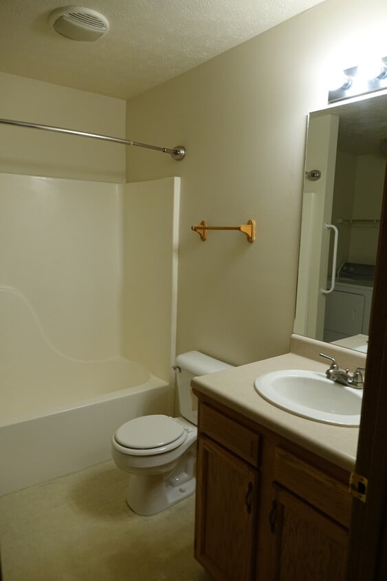 bath - 1314 Tully Dr