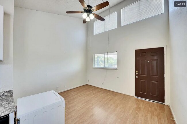 Foto del edificio - Beautiful West Campus 1x1 @ Westwood