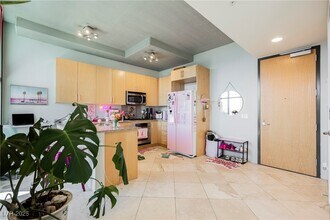 Building Photo - 353 E Bonneville Ave