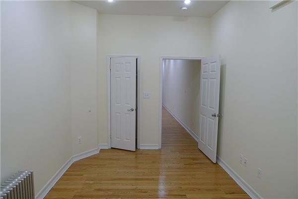 Building Photo - 1130 Manhattan Ave