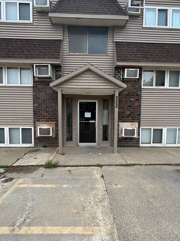 Primary Photo - 222 Park Ave