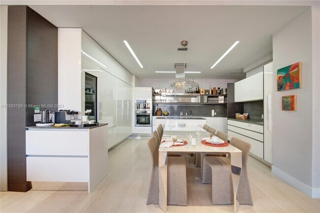Building Photo - 10155 Collins Ave