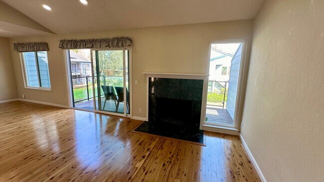 Foto del edificio - 905 W Middlefield Rd