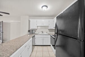 Foto del edificio - 4726 Bay Point Rd