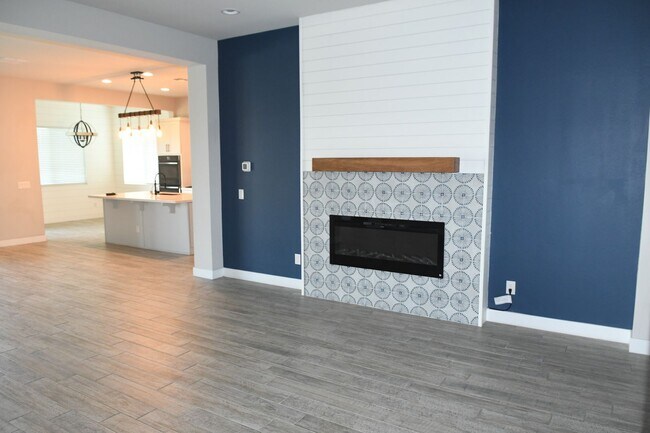 Building Photo - 7031 N 85th Ln