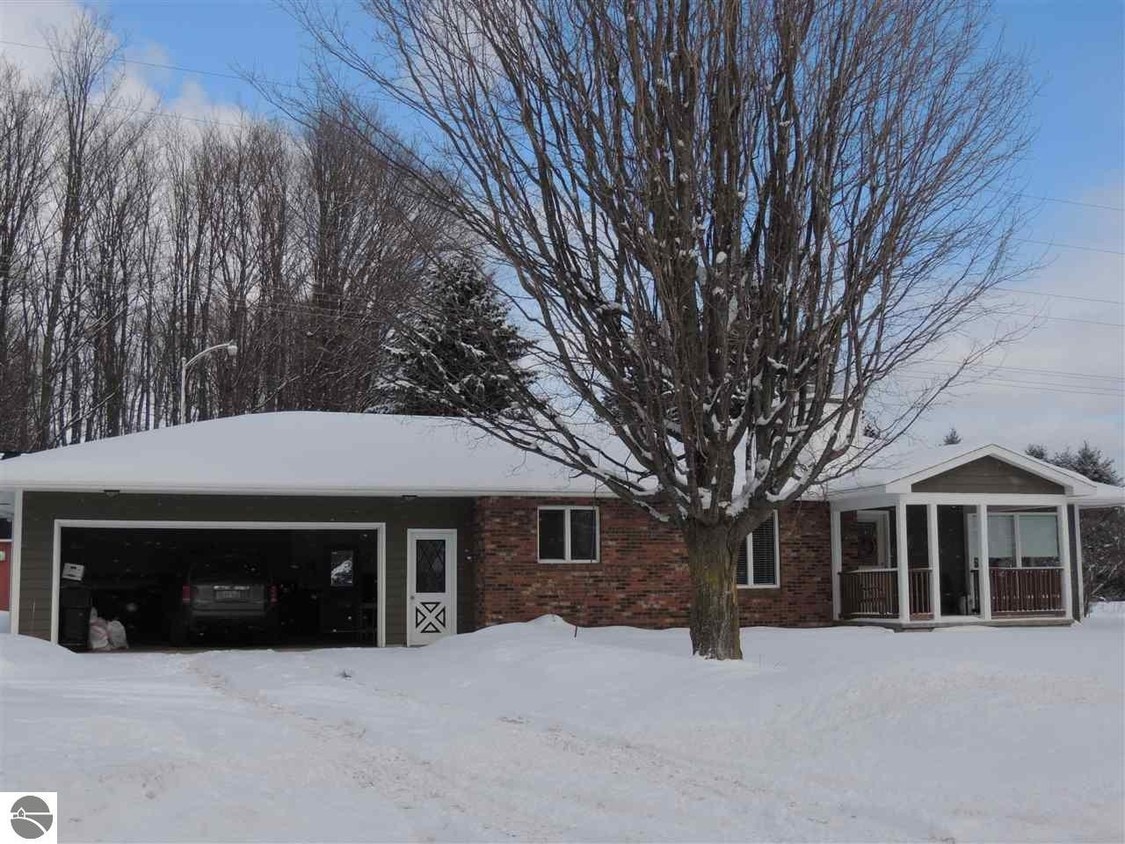 5300 Barney Rd, Traverse City, MI 49684 House Rental in Traverse City