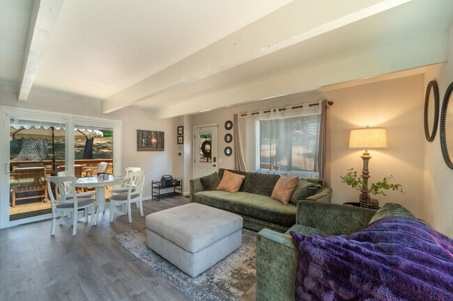 Foto del edificio - 2 BR w/ Loft