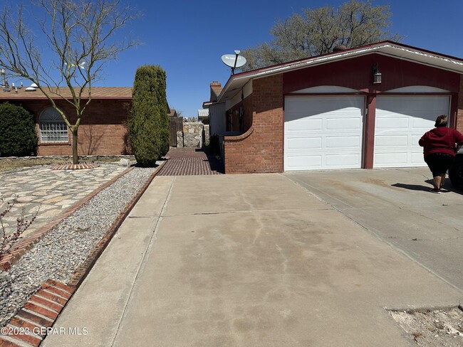 Building Photo - 5125 Round Rock Dr