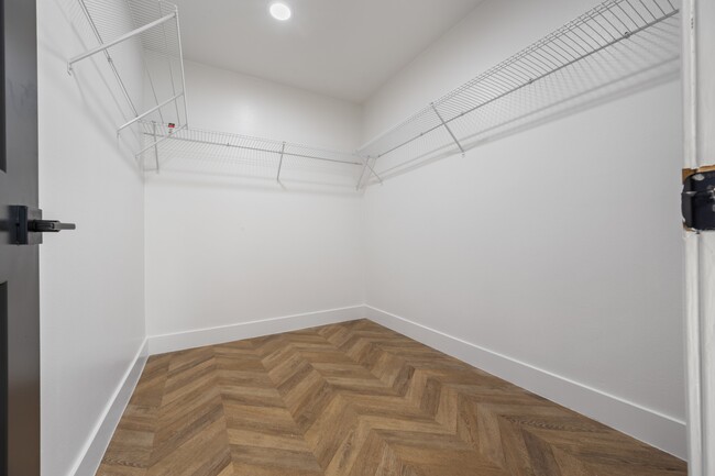 Foto del edificio - 5916 Walnut Ave