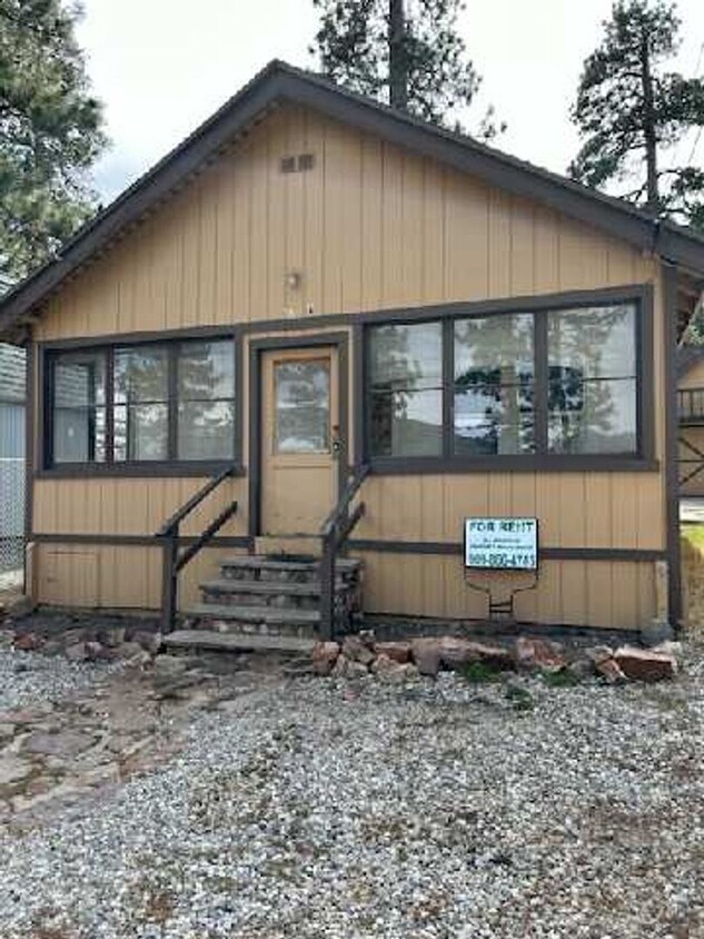 504 W Sherwood Blvd Unit 504 W Sherwood A, Big Bear, CA 92314 Room