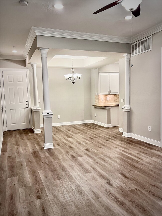 Building Photo - 5353 Memorial Dr