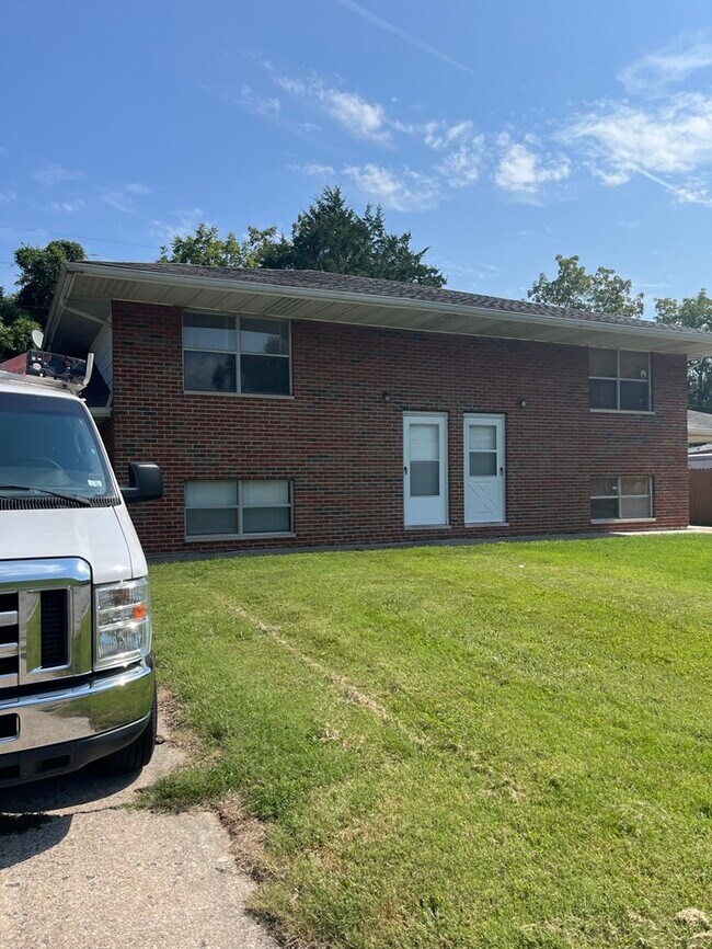 Foto del edificio - Duplex for rent in Belleville IL!
