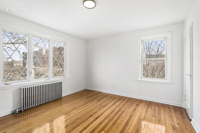 Building Photo - 154 E 51st St