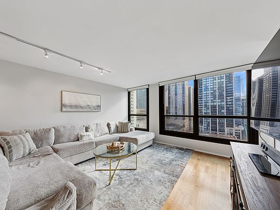 Photo - 1030 N State St Apartment