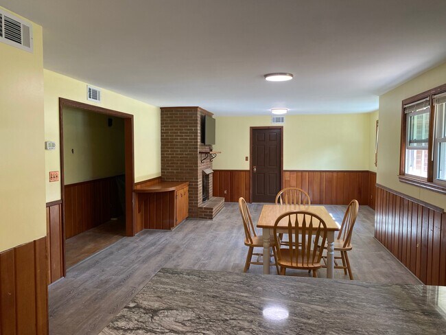 Foto del edificio - 146 Rosedale Cir