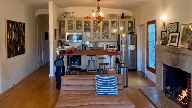 Parte de la cocina de la sala de estar - 1622 Delta St