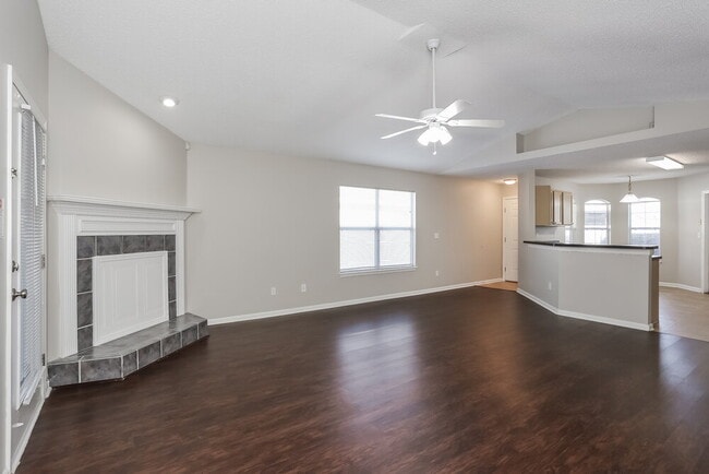 Building Photo - 4506 Deer Valley Dr