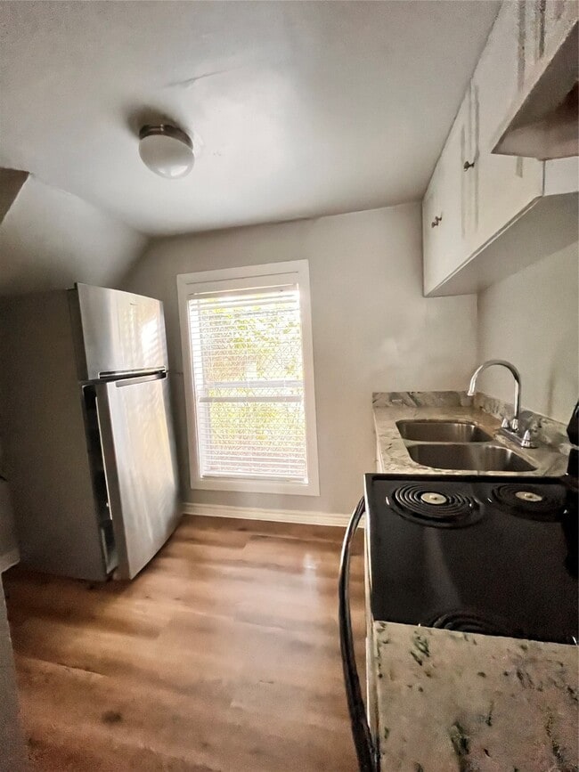 Foto del edificio - 911 Byrne St