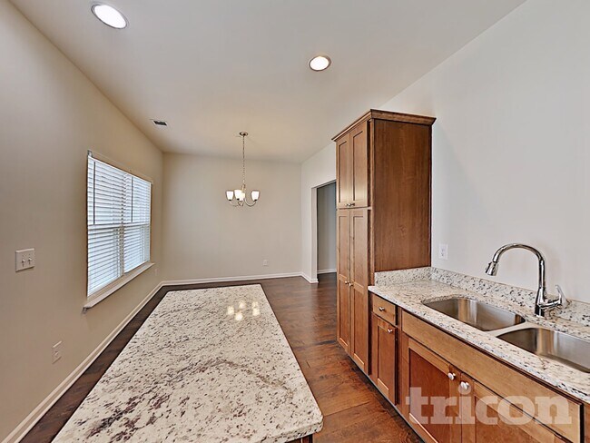 Building Photo - 305 Woodfern Ct