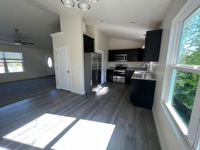 Foto del edificio - NEW CONSTRUCTION HOME!