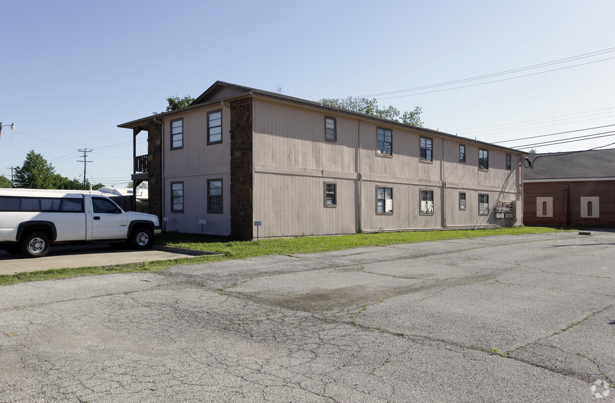 Building Photo - 1723 S Main St