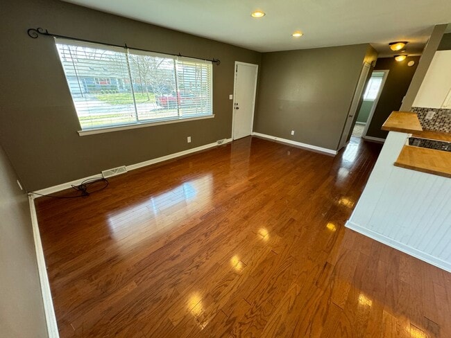 Building Photo - 3 Bedroom- Upper Arlington area