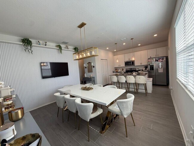 Building Photo - 8097 Sayings Dr