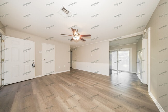 Building Photo - 2601 Yorkshire Ave