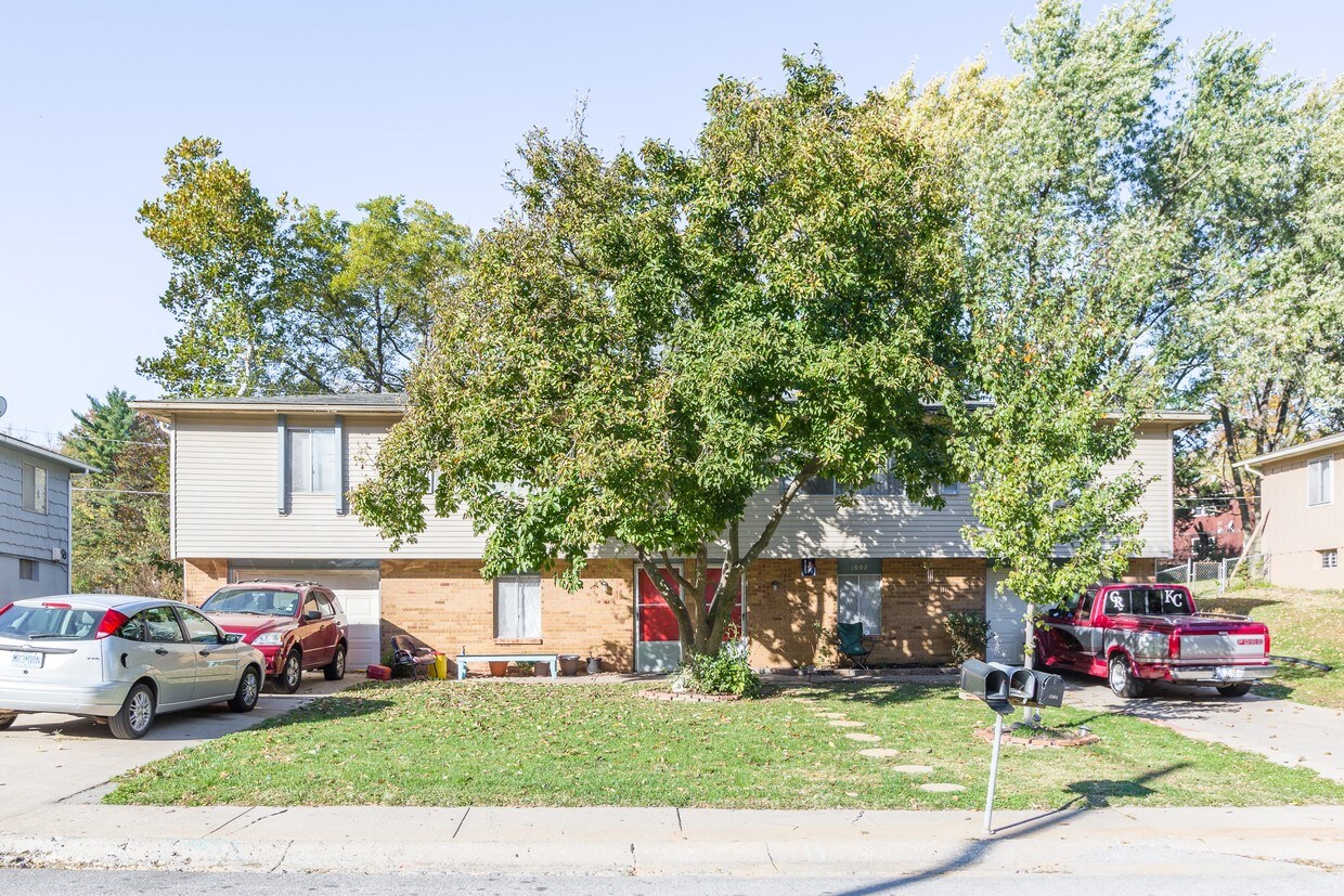 Primary Photo - 1800-1802 N 77th St