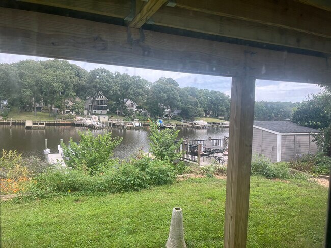 Building Photo - 163 River Rd