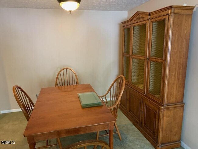 Foto del edificio - 90 Creekwood Dr