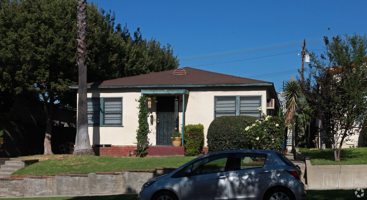 Building Photo - 507 E Cypress Ave