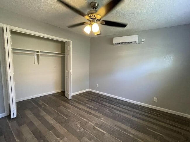 Foto del edificio - 4811 Oakland St