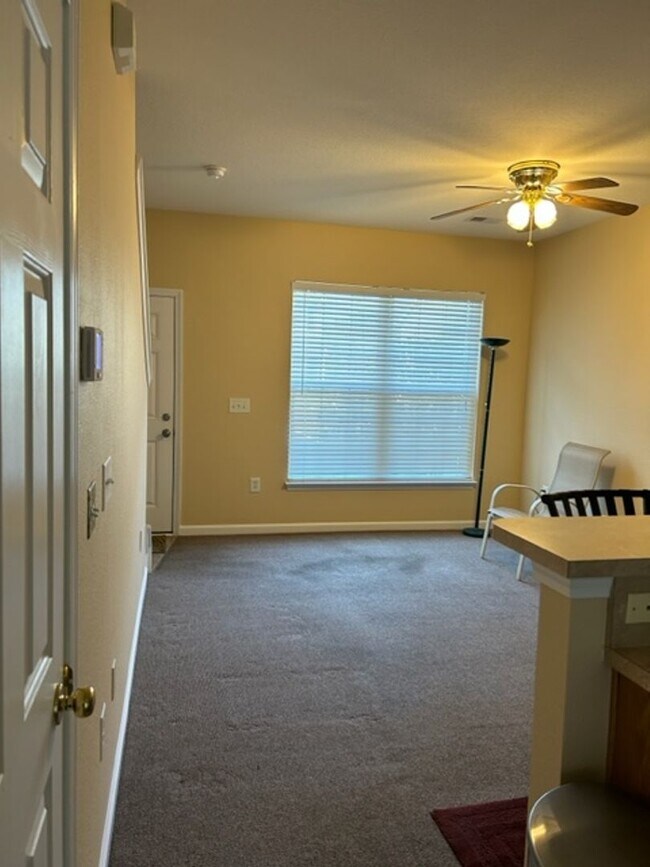 Building Photo - 160 Chenoa Dr