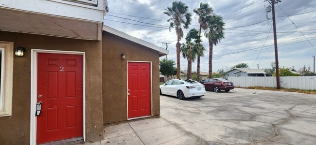 Building Photo - 208 W Hamilton Ave