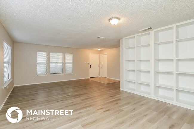 Foto del edificio - 13406 Forum Rd