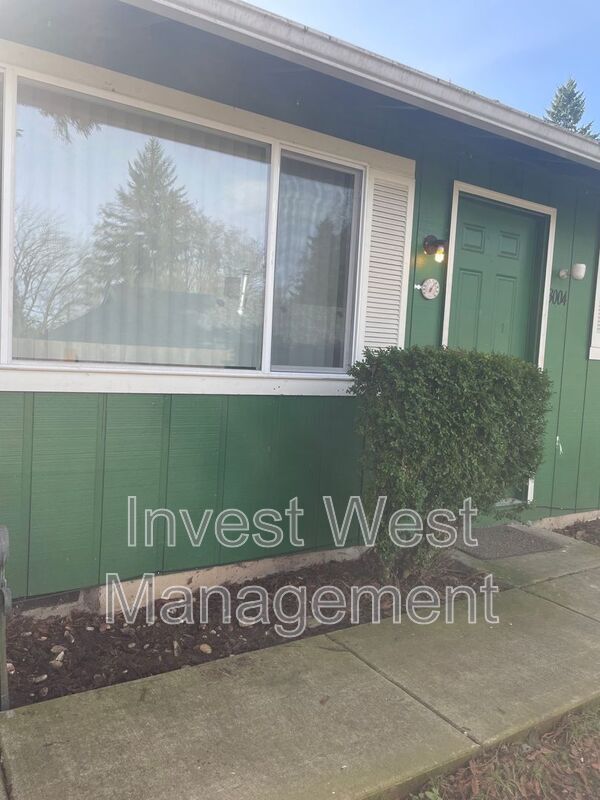 Primary Photo - 3004 R St