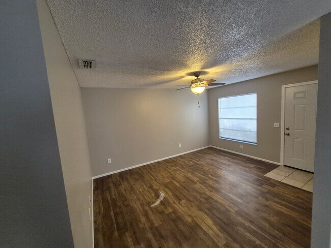 Foto del edificio - 1305 Markham Ave