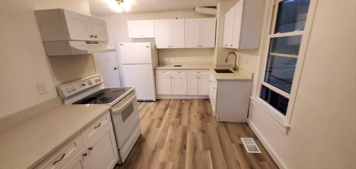 Foto principal - 493 Williams St