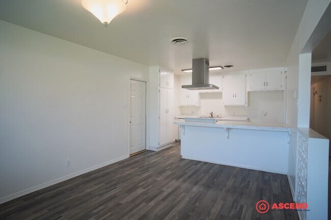 Foto del edificio - Cute Home Near Valley Plaza Mall!