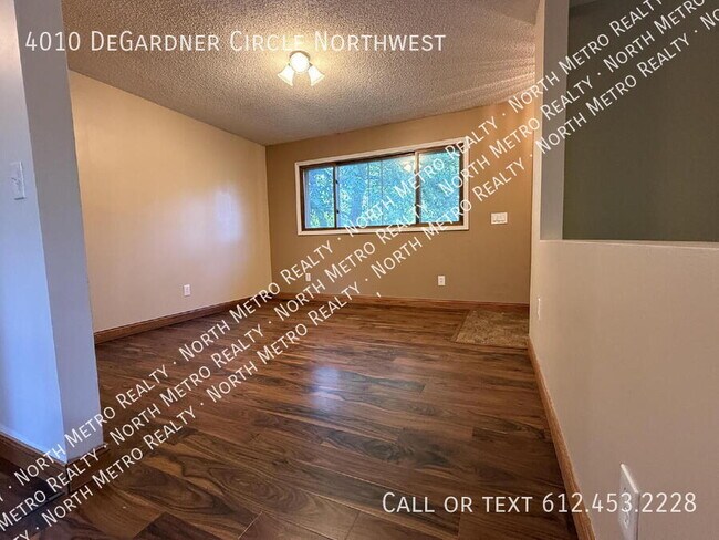 Foto del edificio - 4010 DeGardner Cir NW