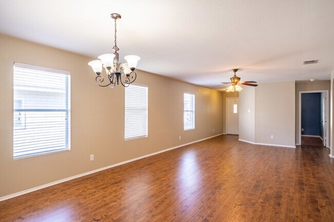 Foto del edificio - 8438 Silver Willow